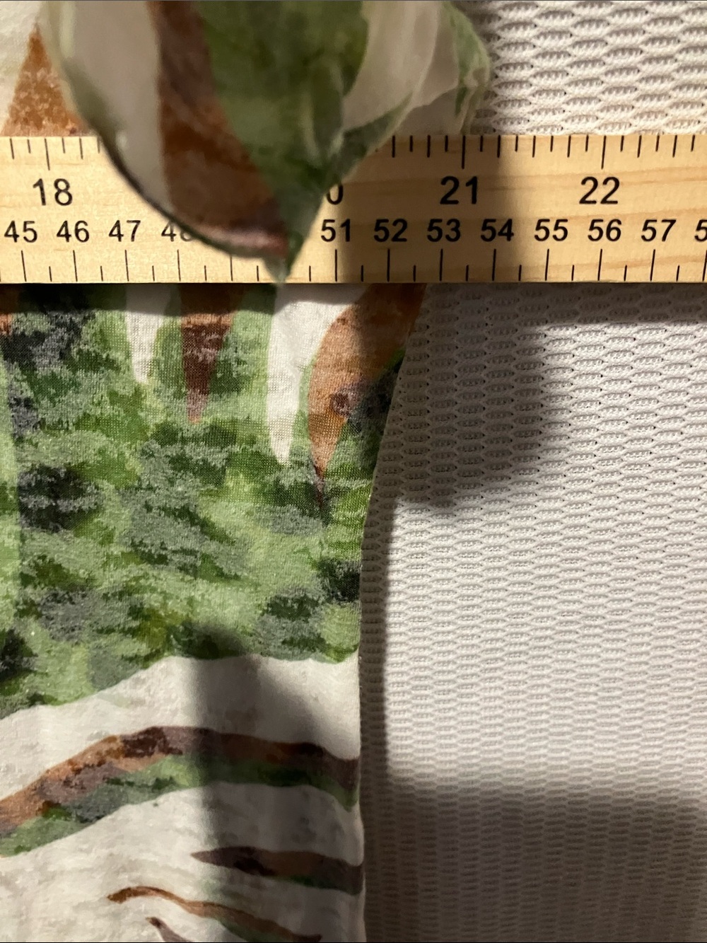 Women's Short-Sleeve Abstract Leaf Tee in Green and Brown - Picture 4 of 6
